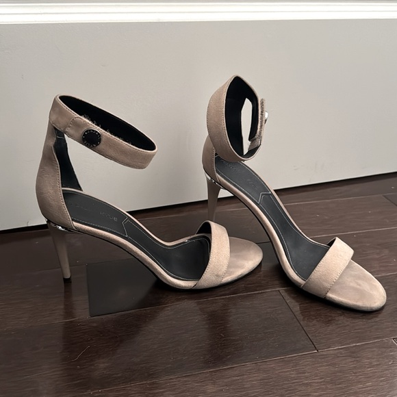 Kendall & Kyline High Heels - Picture 2 of 3